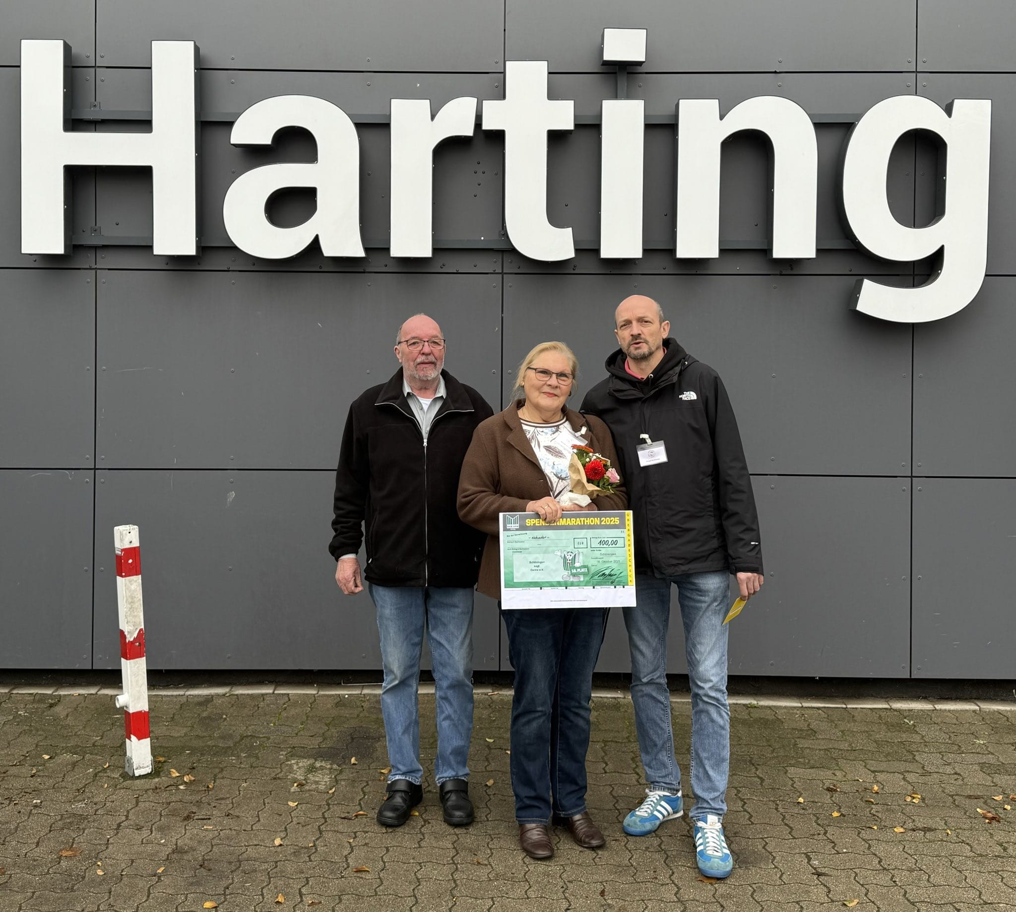 Spendenübergabe Marktkauf Manfred und Renate Hartwich sowie Frank Schlieker mit Spende