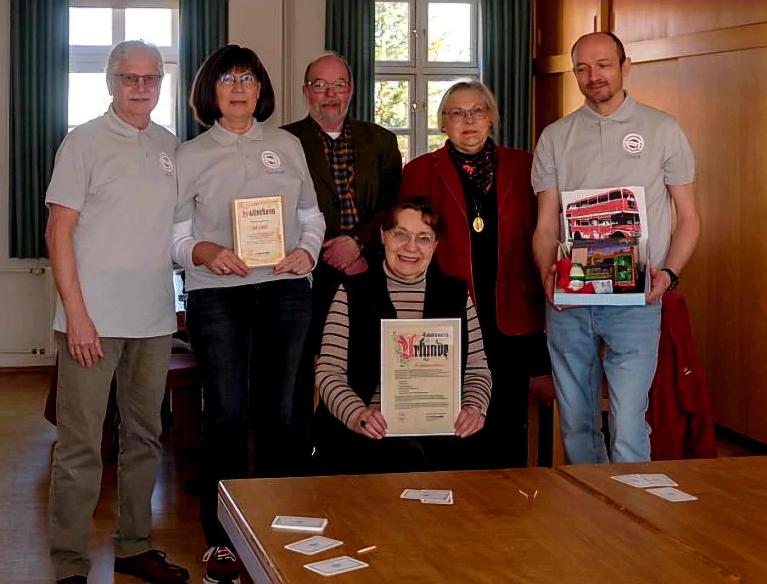 Übergabe an Dr. Künne mit Vorstand
